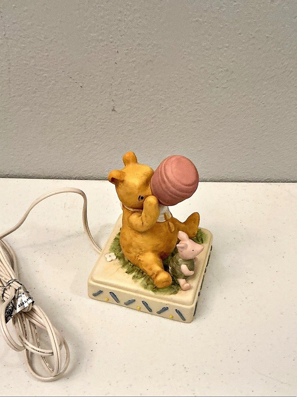 Disney Charpente Winnie the Pooh and Piglet Reading Night Light Lamp